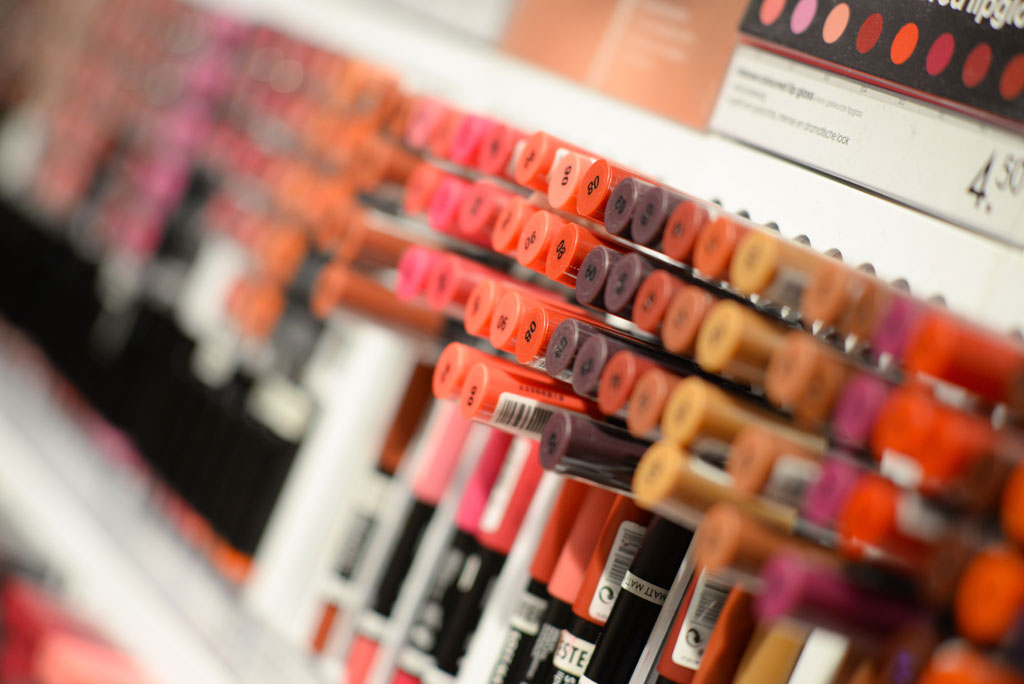 beauty-cosmetics-depth-of-field-1571585-1